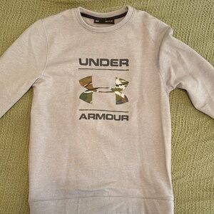 Under Armour Light Gray Crewneck Sweatshirt with Camo Logo